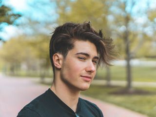 fajne fryzury dla chłopaków 15 lat