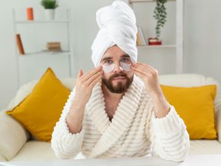 worki pod oczami u mężczyzn