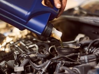 Jaki olej do skrzyni biegów? Wybieramy olej do skrzyni biegów manualnej i automatycznej 