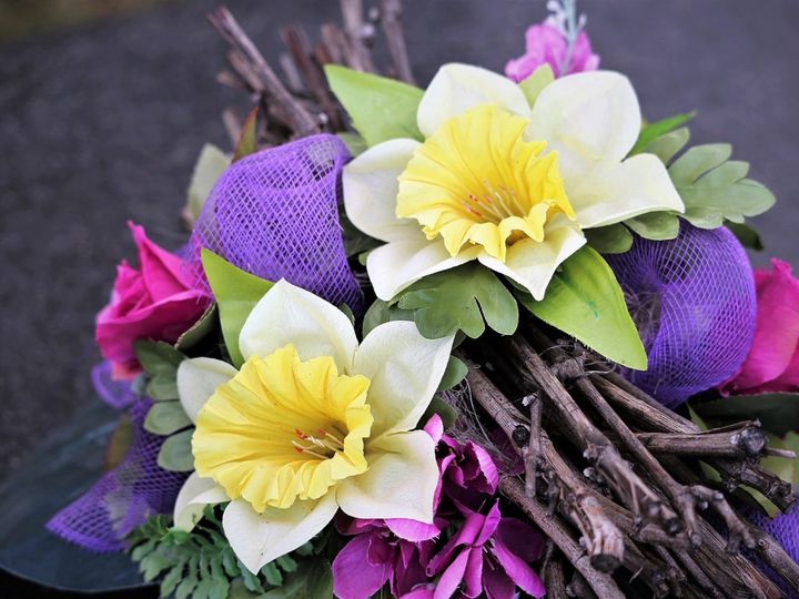 Stroiki na cmentarz ze sztucznych kwiatów