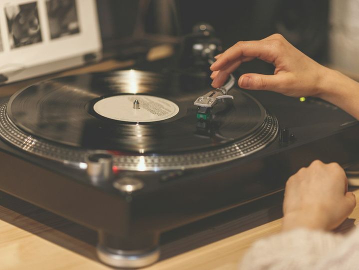 Female hands with a gramophone