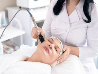 Peeling kawitacyjny czy mikrodermabrazja?