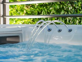 Jacuzzi na tarasie: ile kosztuje i jak wykonać? Kompleksowy poradnik