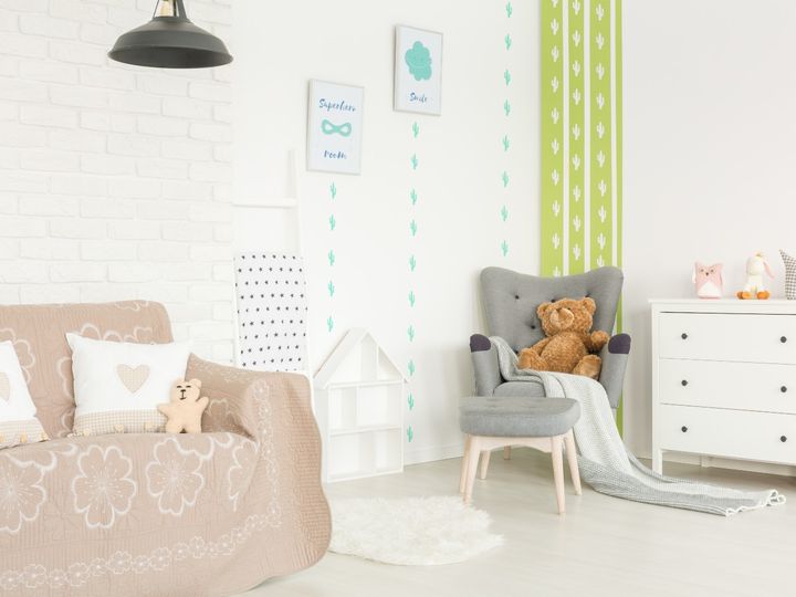 łóżeczko i komoda dla niemowlaka