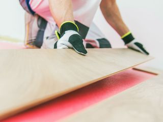 Jak układać panele podłogowe? 6 najważniejszych zasad