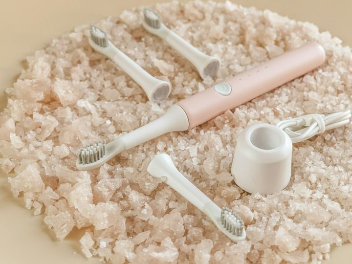 Ultrasonic toothbrush with replaceable heads and charging on sea salt crystals.