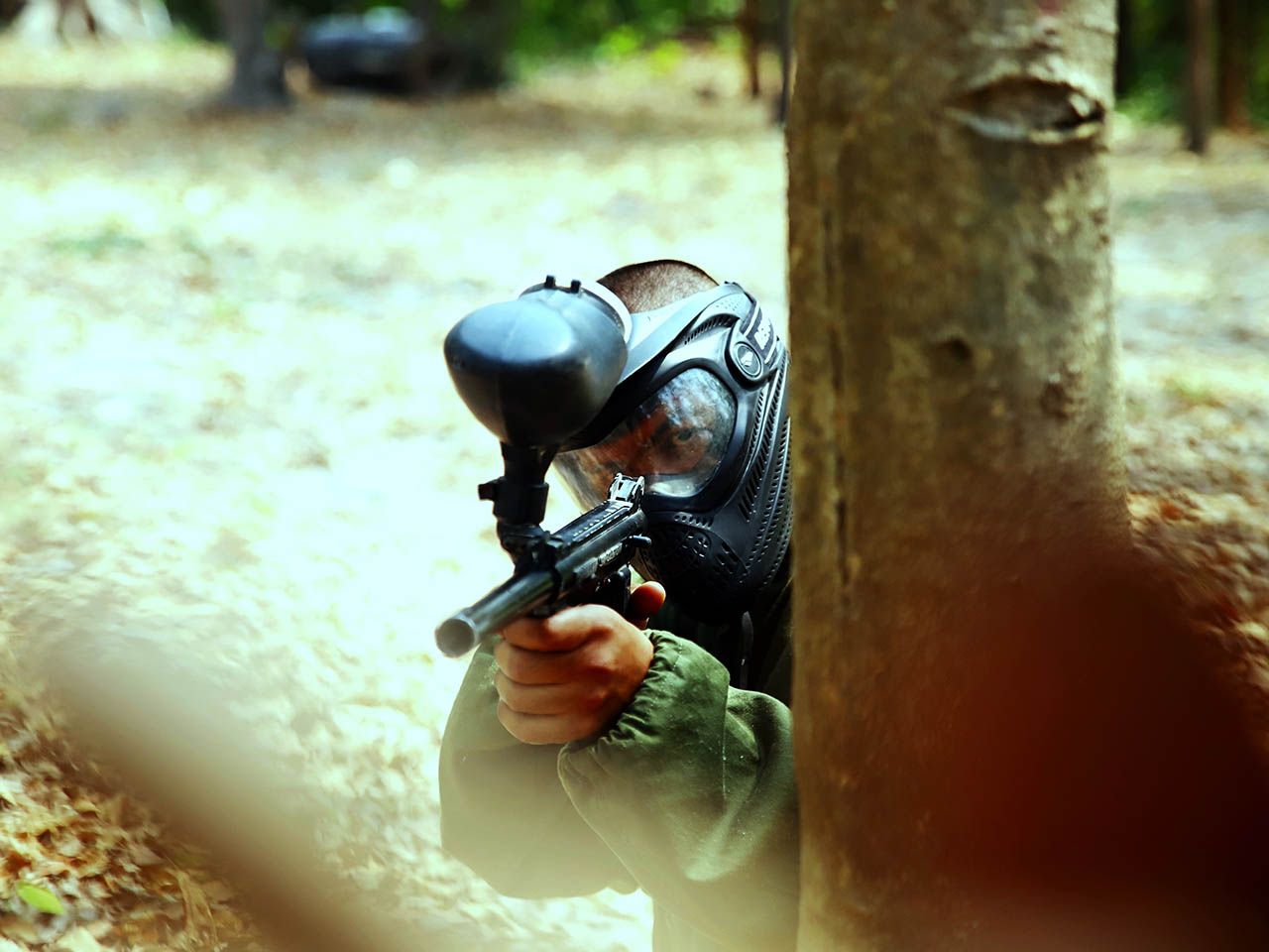 Paintball. Jaki sprzęt i ubiór? Jakie rodzaje? Poza domem