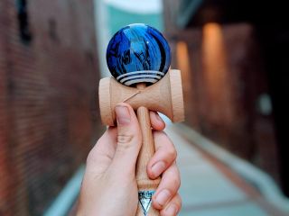 Kendama: jaki produkt wybrać? Triki na kendamie