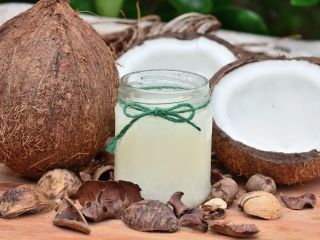 Olej kokosowy na rozstępy