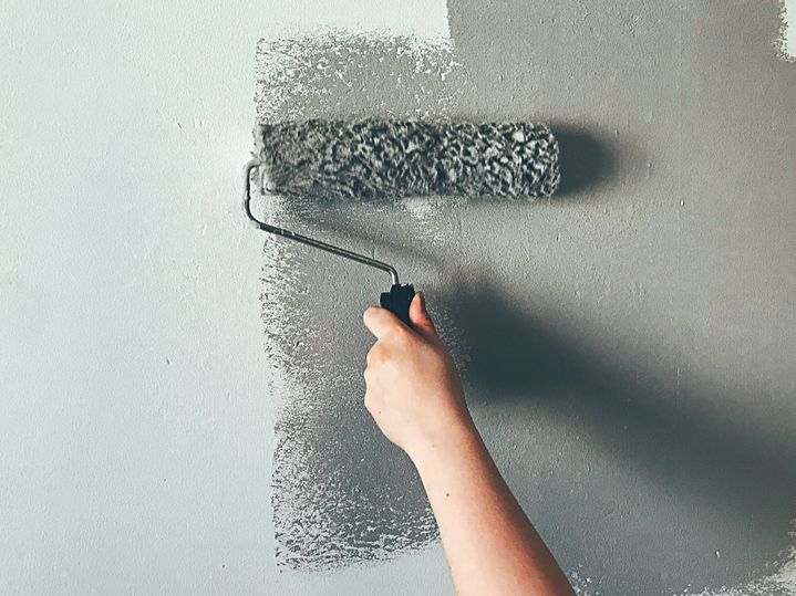 Jak malować ściany farbą z brokatem