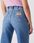 WRANGLER MOM RELAXED PATTY W24M73Y27 - zdjęcie 3