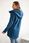 Bluza ocieplana z dłuższym tyłem i kieszeniami jeans - zdjęcie 3
