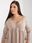 Beżowa dresowa sukienka plus size basic z rękawem 3/4 - zdjęcie 3