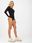 Czarne prążkowane body basic z okrągłym dekoltem - zdjęcie 3