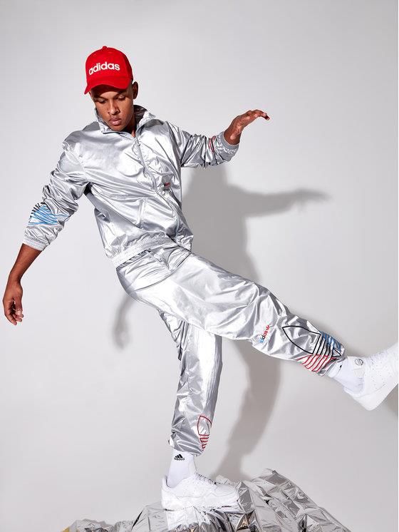 Adidas Spodnie dresowe adicolor Tricolor GN4213 Srebrny Regular Fit - Ceny  i opinie - Ceneo.pl