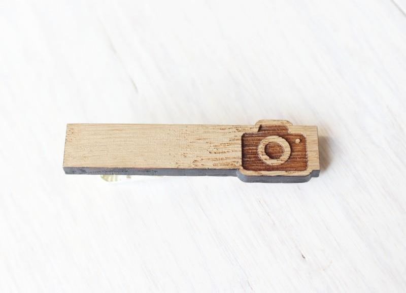 EkoCraft Dębowa spinka do krawata APARAT - zdjęcie 1 EkoCraft Dębowa spinka do krawata APARAT