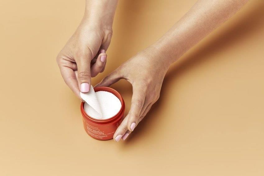 Strivectin Daily Reveal Exfoliating Pads Płatki Złuszczające 60Szt. - zdjęcie 2 Strivectin Daily Reveal Exfoliating Pads Płatki Złuszczające 60Szt.