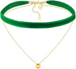 Zielony aksamitny choker z łańcuszkiem zdobionym Karmą N1046 - Chokery