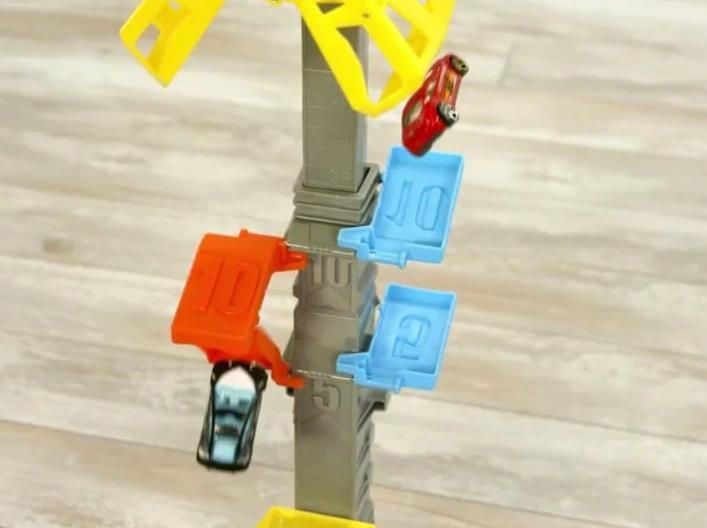 Hot Wheels Zestaw Pętle Giga Wieża + Auto GRW39 - zdjęcie 4 Hot Wheels Zestaw Pętle Giga Wieża + Auto GRW39