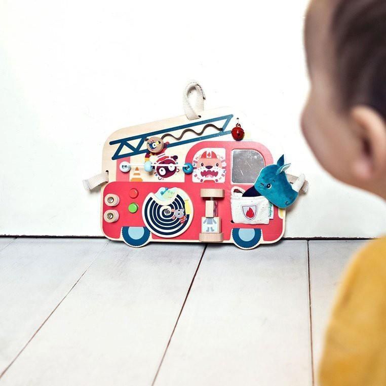 Lilliputiens Drewniana Tablica Manipulacyjna Wóz Strażacki Nosorożec Marius 83180 - zdjęcie 4 Lilliputiens Drewniana Tablica Manipulacyjna Wóz Strażacki Nosorożec Marius 83180