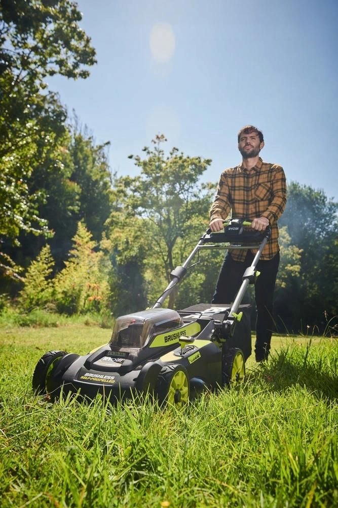 Best lawn mowers to order in Canada 2023