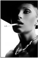 Obraz na płótnie OLU28_13 - Kobieta z papierosem - zdjęcie 1
