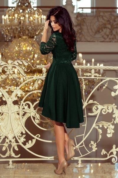 210-3 NICOLLE - sukienka z dłuższym tyłem z koronkowym dekoltem - CIEMNA  ZIELEŃ - Ceny i opinie 