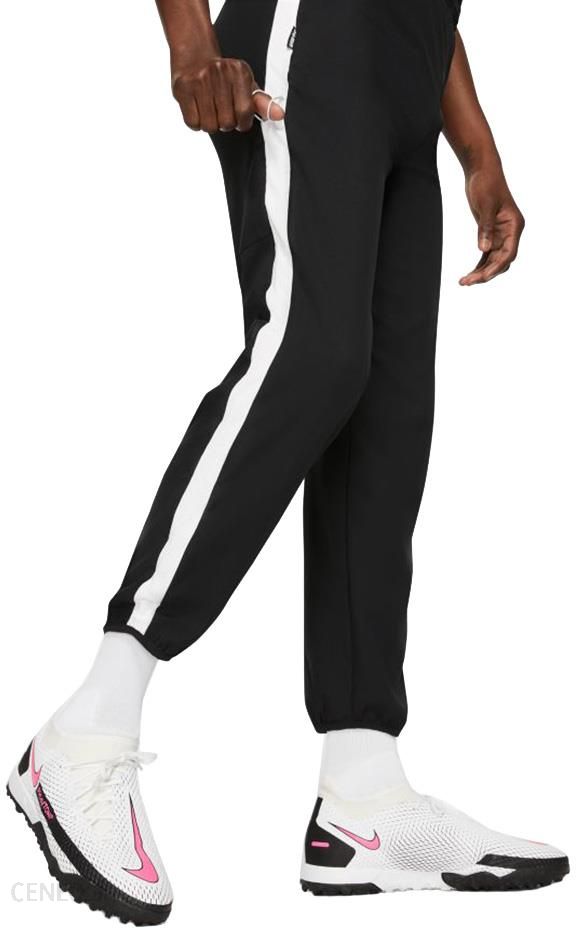 Czarne spodnie termoaktywne Nike Pro Training Tights BV5641-010