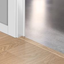 Zdjęcie Quick-Step Profil Dąb rumiany 2000x45x8mm (QSVINCP40097) - Łapy