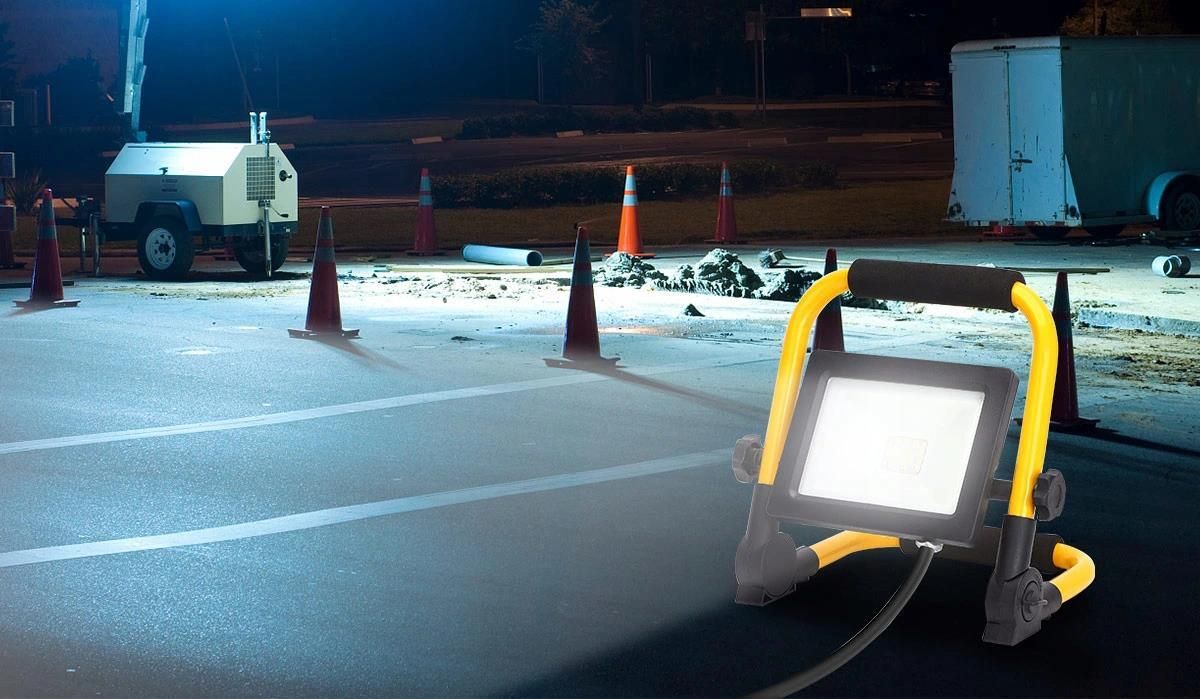 AIGOSTAR PRZENOŚNY NAŚWIETLACZ LED 50W 6500K 230V - zdjęcie 1 AIGOSTAR PRZENOŚNY NAŚWIETLACZ LED 50W 6500K 230V