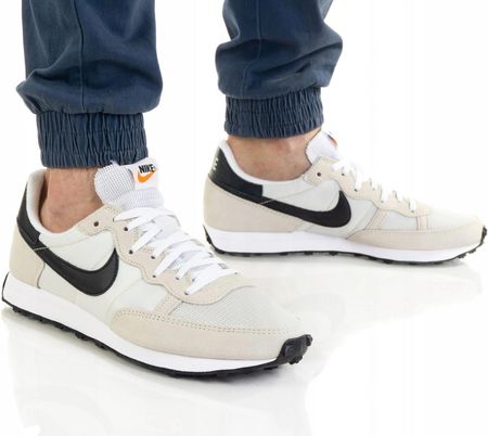 nike challenger og on foot