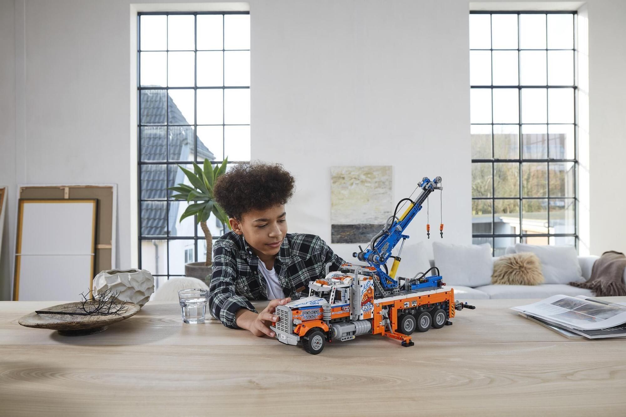 LEGO Technic 42128 Ciężki samochód pomocy drogowej - zdjęcie 2 LEGO Technic 42128 Ciężki samochód pomocy drogowej