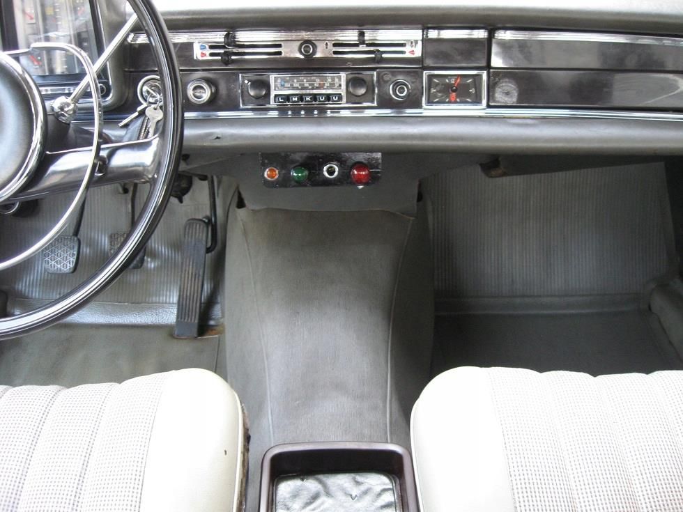 MERCEDES-BENZ W110 200 D , 55 KM - zdjęcie 8 MERCEDES-BENZ W110 200 D , 55 KM