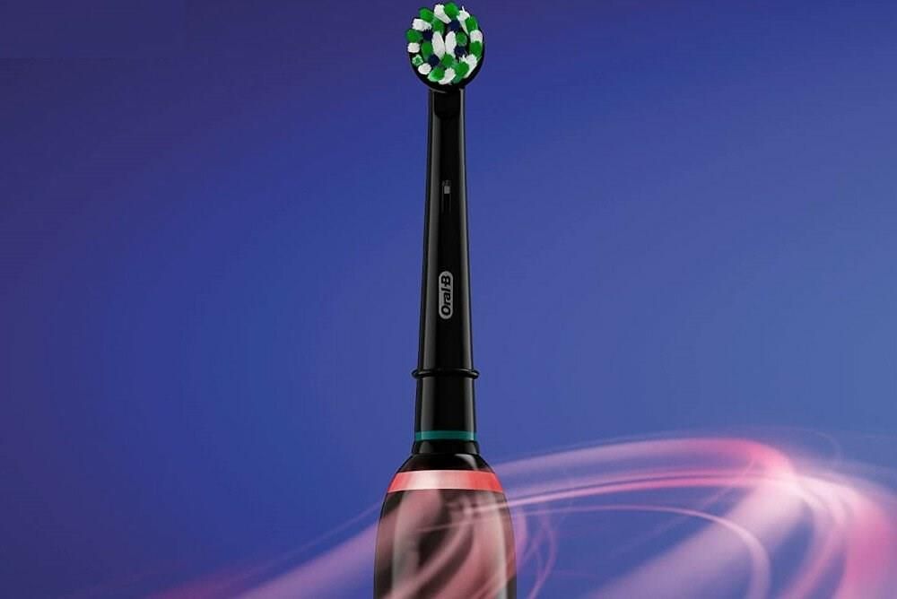 Szczoteczka elektryczna Oral-B PRO 3 3900 Black&White
