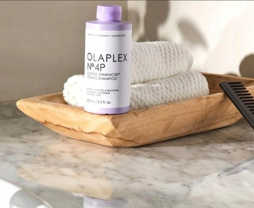 Olaplex No.4P Blonde Enhancer Toning Shampoo Fioletowy szampon do włosów blond 250ml - zdjęcie 4 Olaplex No.4P Blonde Enhancer Toning Shampoo Fioletowy szampon do włosów blond 250ml