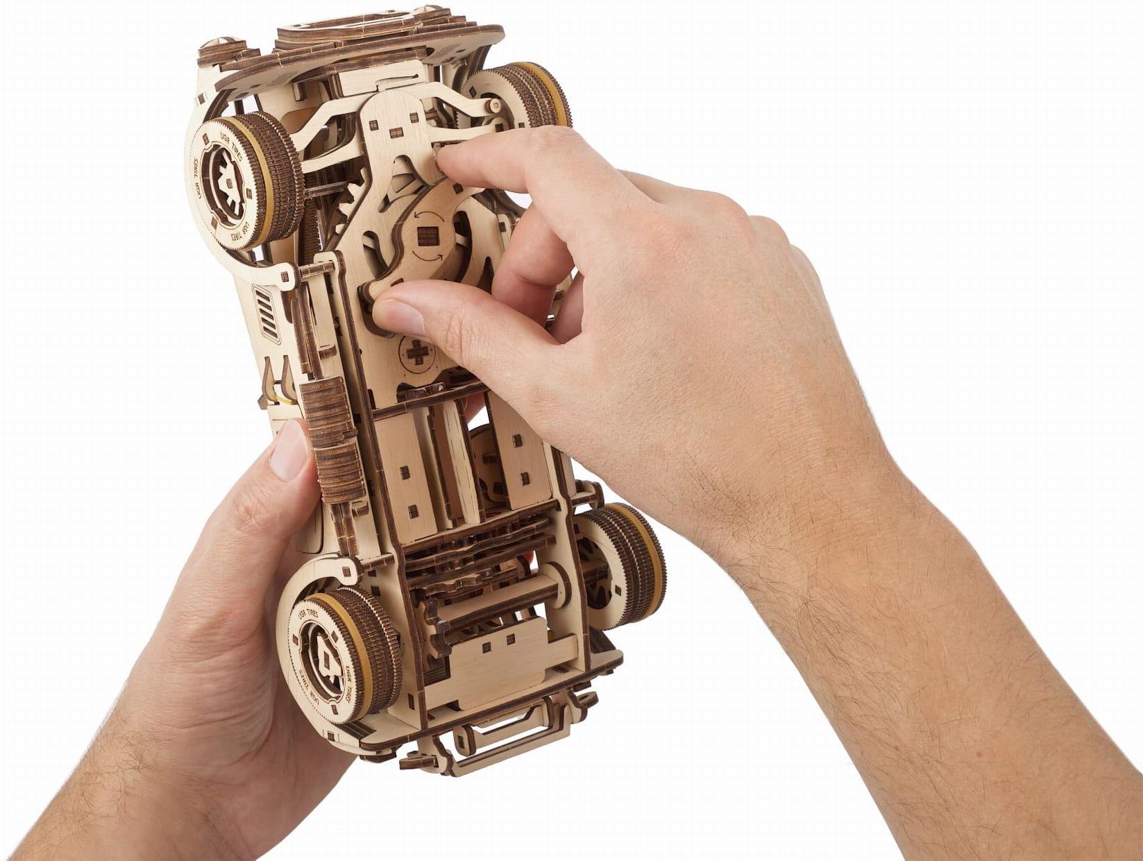 Ugears Auto Wyścigowe Cobra Drift Racing Car Model Drewniany Mechaniczny - zdjęcie 7 Ugears Auto Wyścigowe Cobra Drift Racing Car Model Drewniany Mechaniczny