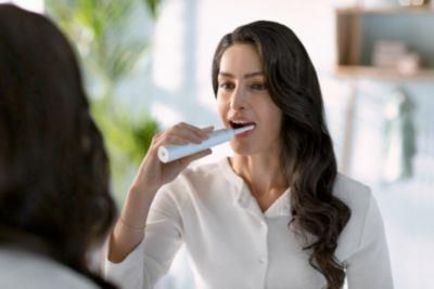 фото Электрическая зубная щетка Philips Sonicare 3100 series HX3673/13