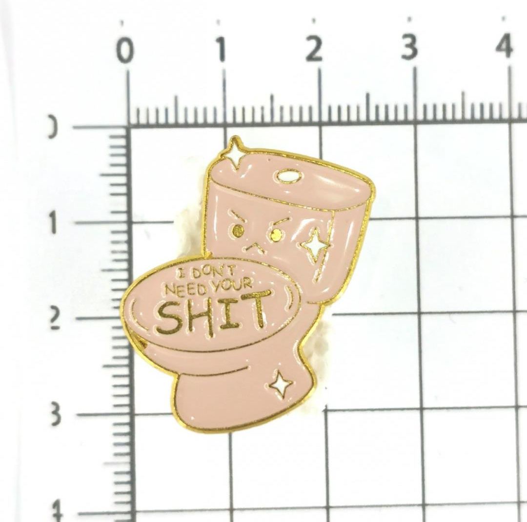 Clamoty Przypinka Toaleta Kibelek Różowa Buton Metal Pin - zdjęcie 1 Clamoty Przypinka Toaleta Kibelek Różowa Buton Metal Pin
