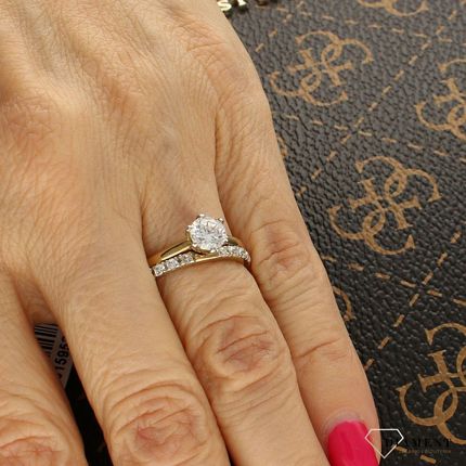 Diament Zestaw złotych pierścionków klasyczny z cyrkonią oraz obrączka wysadzana cyrkoniami C16006
