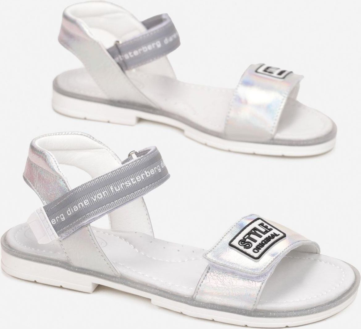 biały t shirt adidas