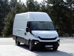 Zdjęcie Iveco Daily 35S18 Furgon Blaszak + WINDA JAK NOWY - Kielce