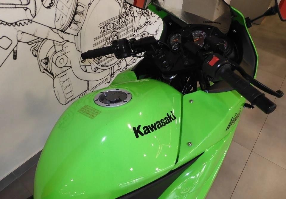 Kawasaki Ninja 250R 0.3 Benzyna 33KM