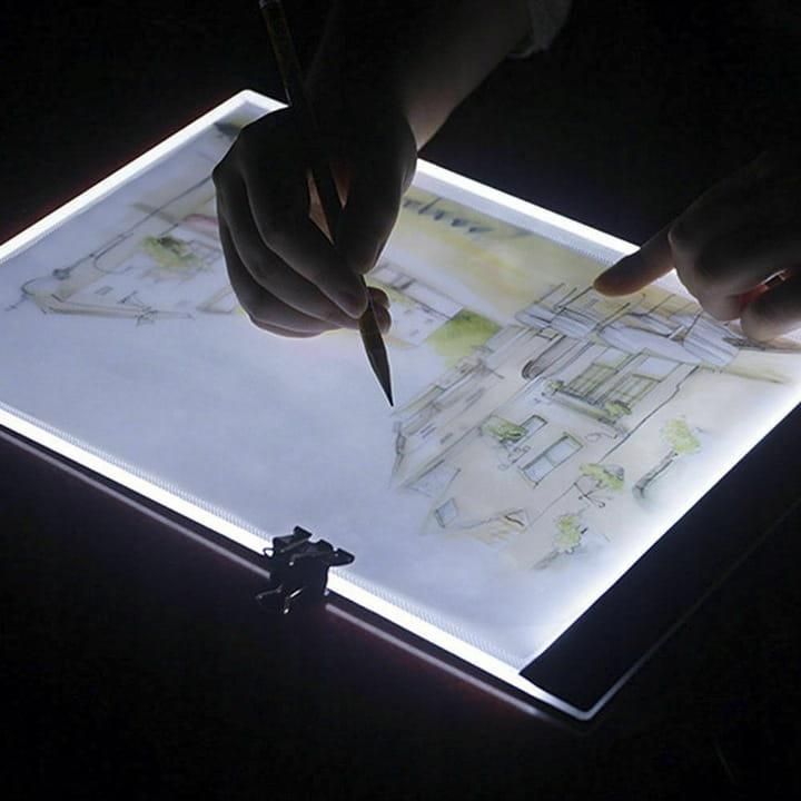 DESKA KREŚLARSKA PODŚWIETLANA TABLICA LED KALKA A4 - zdjęcie 3 DESKA KREŚLARSKA PODŚWIETLANA TABLICA LED KALKA A4