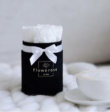 Białe wieczne róże czarny flowerbox VELVET S - Kompozycje kwiatowe