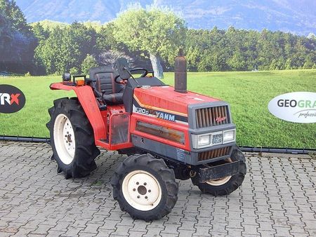 Traktor japoński Yanmar F20D 4WD 20KM nie Solis - Opinie i ceny na Ceneo.pl