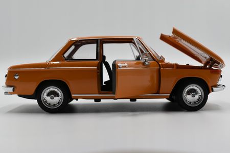 BMW 2002ti Arancione 1:24 Welly NEX - Modellino Auto Diecast Per Collezionisti