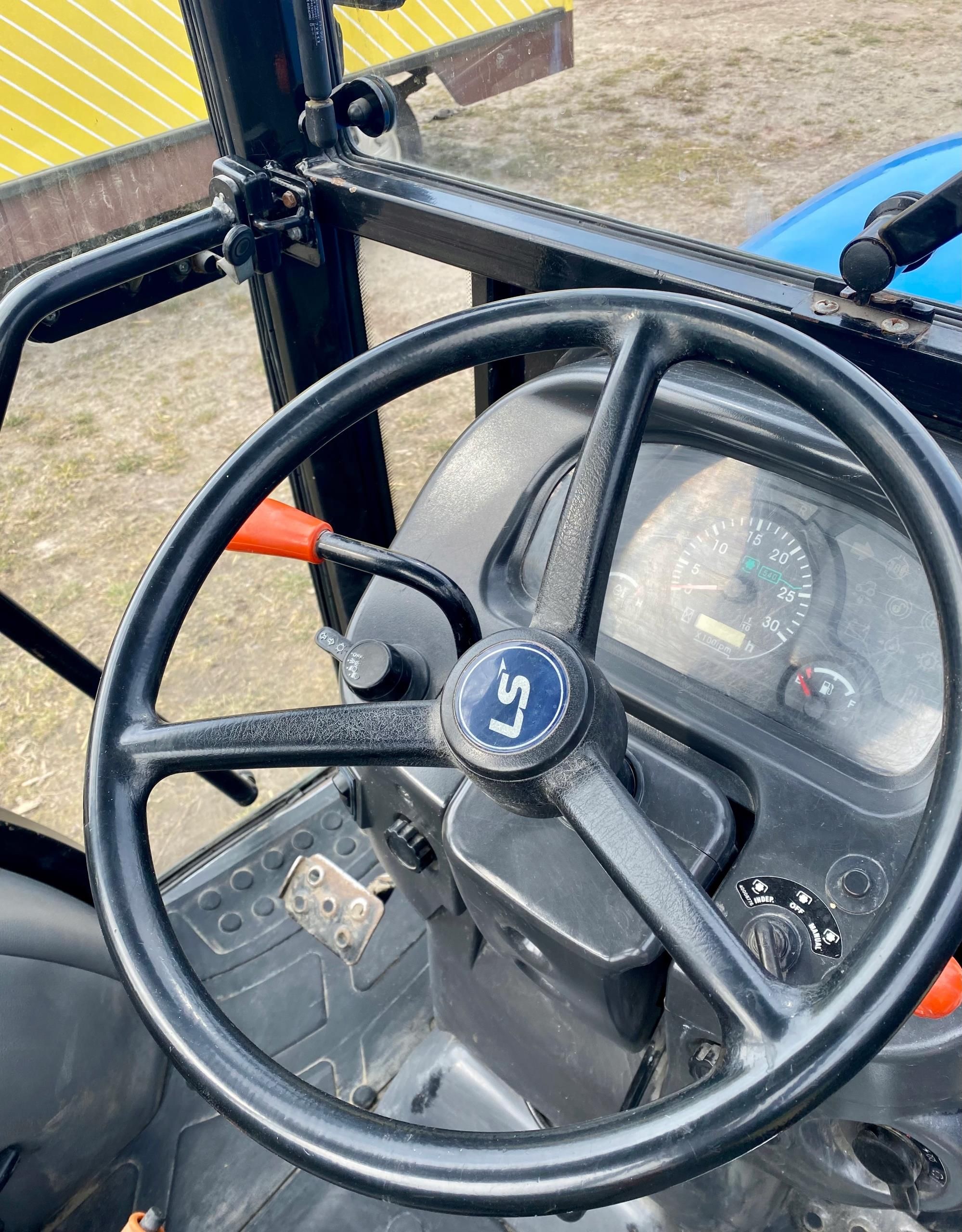 Traktor ciągnik sadowniczy rolniczy LS R60 komunal - Opinie i ceny na ...