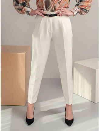 Białe spodnie garniturowe z paskiem