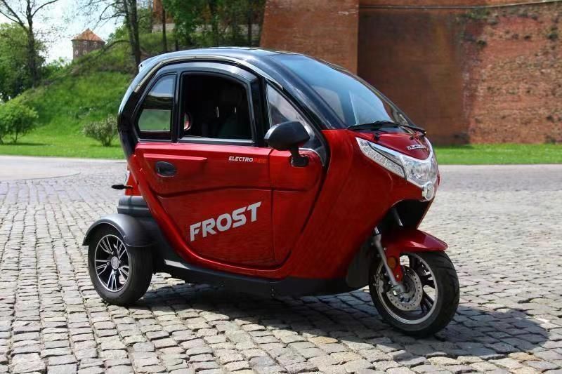 Trzykołowy pojazd elektryczny FROST, czerwony - zdjęcie 1 Trzykołowy pojazd elektryczny FROST, czerwony