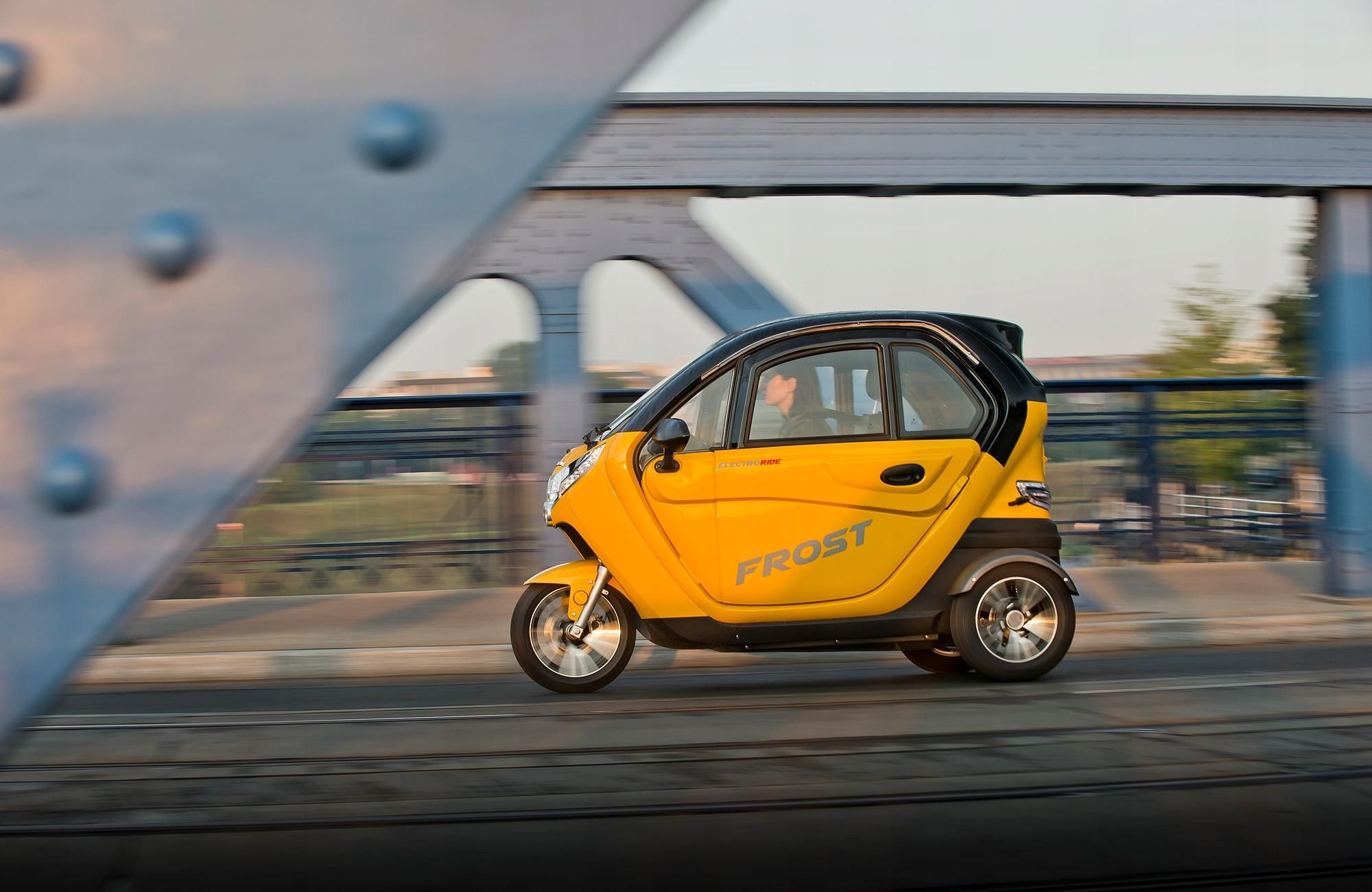 Trzykołowy pojazd elektryczny FROST, żółty - zdjęcie 5 Trzykołowy pojazd elektryczny FROST, żółty